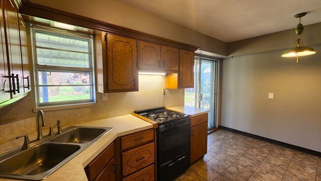 Building Photo - Darling 3 Bed 1.5 Bath 1 Car Garage in the Country Estates Addn Midwest City