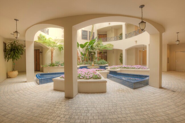 Building Photo - 10305 Almayo Ave