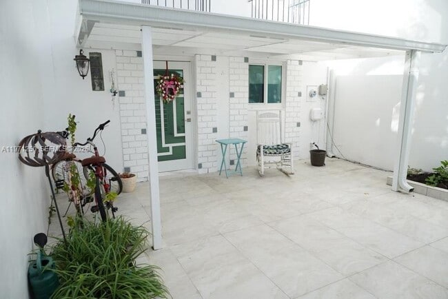 Building Photo - 1389 W 71st St