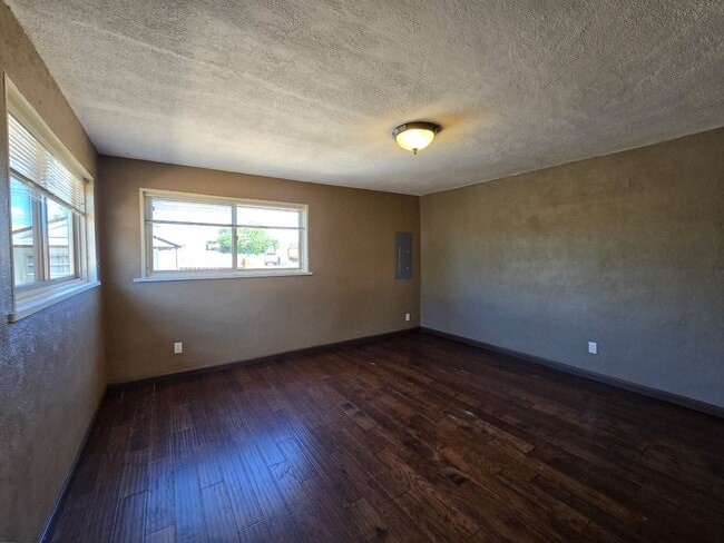 Building Photo - 1506-A Agua Fria St