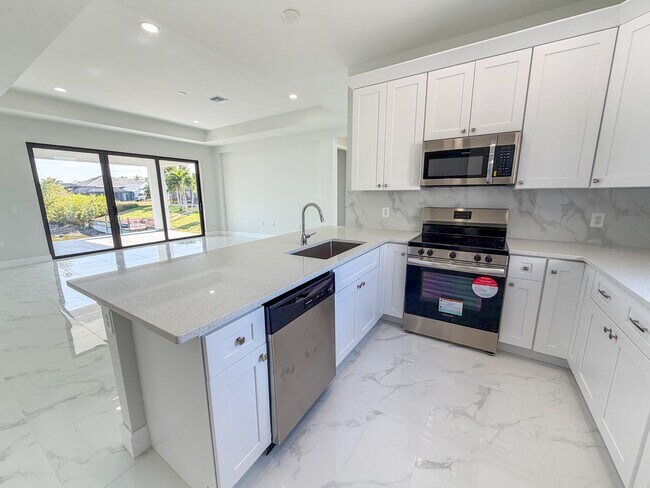 Building Photo - 1227 SE 3rd Ave