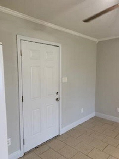 Building Photo - 812 Amar St
