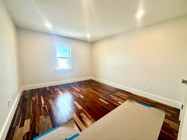 Building Photo - 100 Dartmouth St