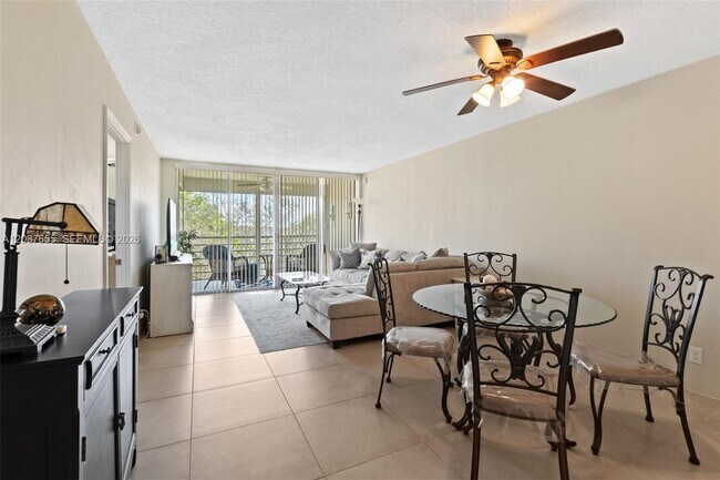 Building Photo - 9480 Poinciana Pl