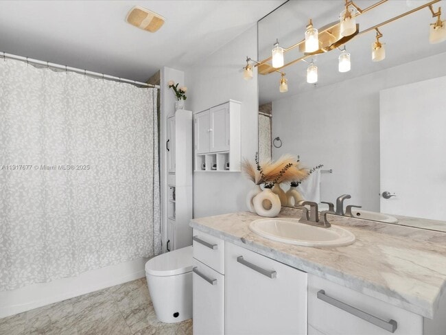 Building Photo - 253 NE 2nd St