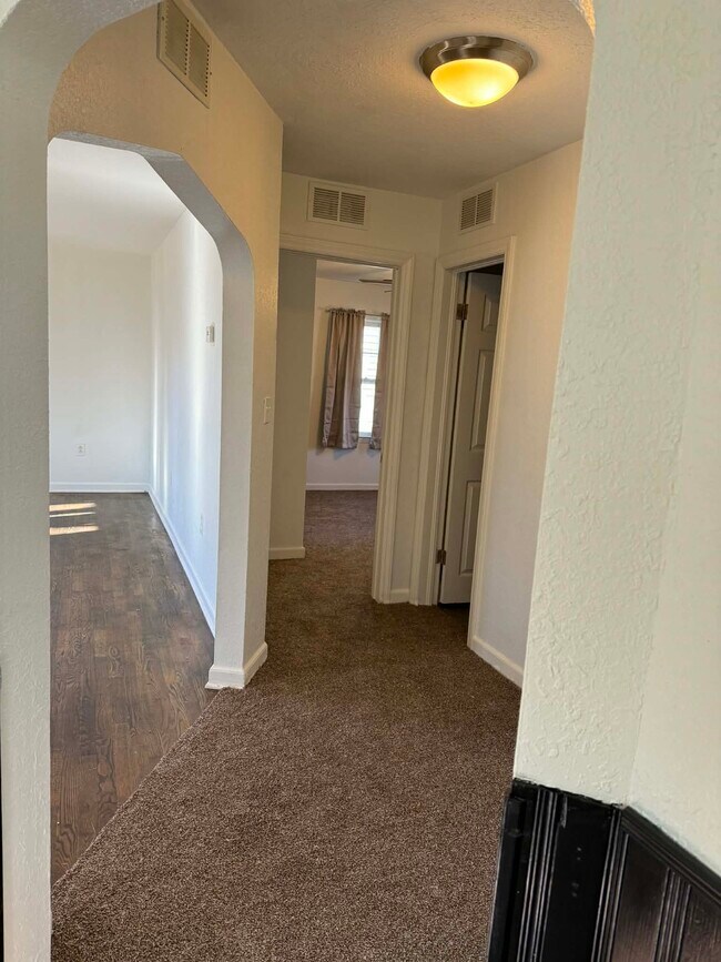 Building Photo - 109 E Fairview St