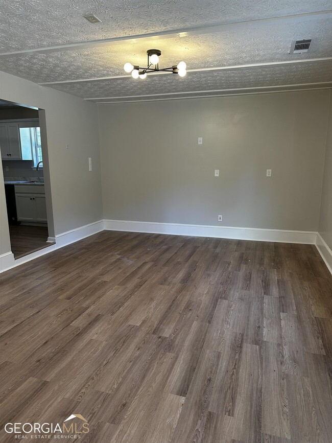 Building Photo - 641 Honey Creek Rd