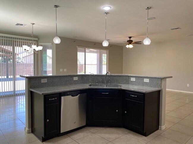 Building Photo - Spacious Tangerine Crossing - Corner Lot