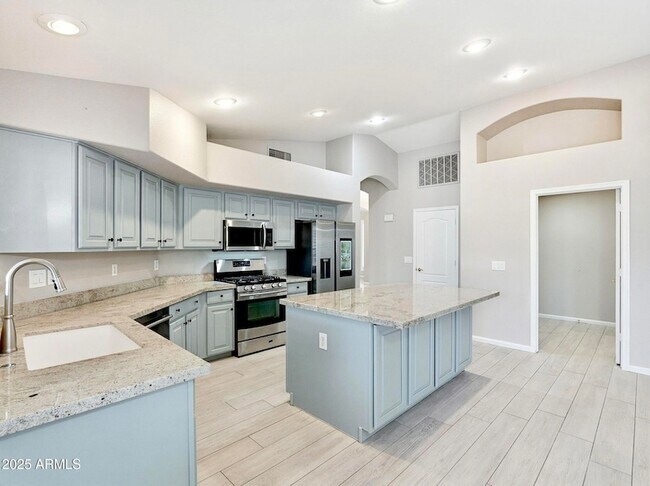 Building Photo - 9926 E Pantera Ave