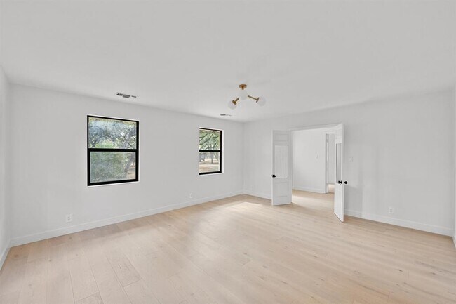Building Photo - 302 Westlake Dr