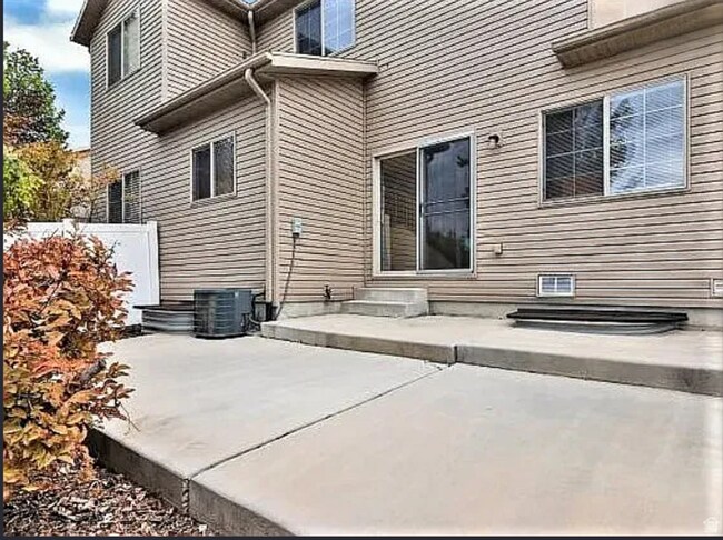 Building Photo - 2124 W 2180 N