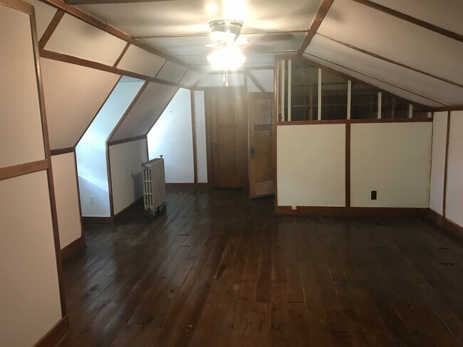 Building Photo - Move in Ready 4 Bedroom 2.5 Bath