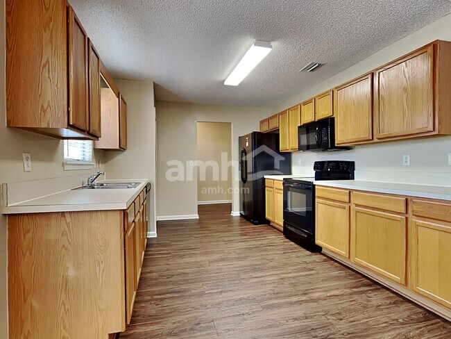 Building Photo - 2562 Glenfield Dr