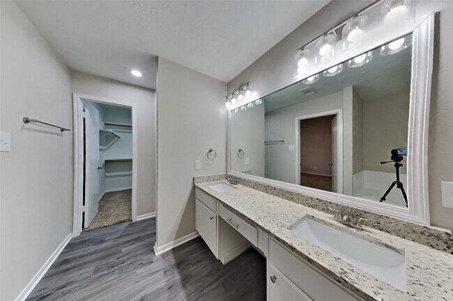 Building Photo - 18131 Gravenhurst Ln