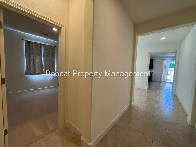 Building Photo - 1120 Dapple Dr