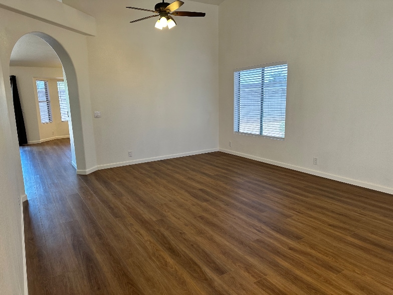 Building Photo - 1060 W Paseo Way
