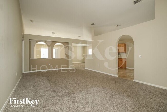Building Photo - 415 Barlyn Ave