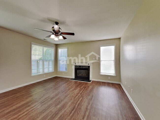 Building Photo - 7355 Sedgebrook Dr W