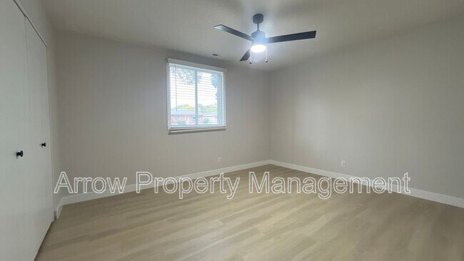 Building Photo - 535 W Saunders Ave