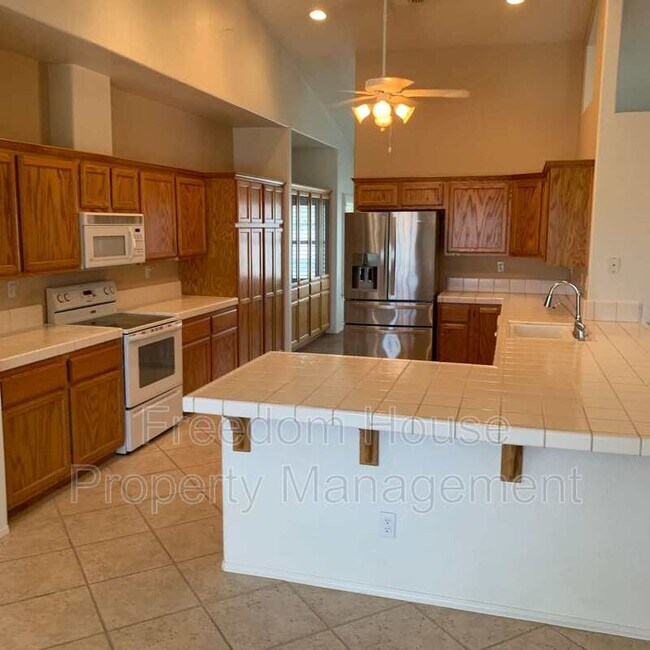 Building Photo - 3260 Helicopter Ave