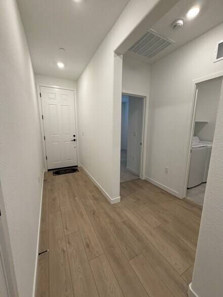 Building Photo - 5348 Liberty Ship Wy