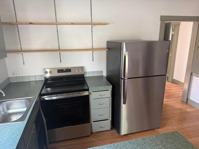 Kitchen - 3123 NE 67th Ave