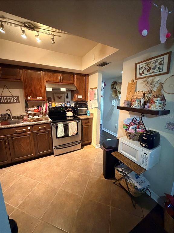 Building Photo - 720 N Village Dr