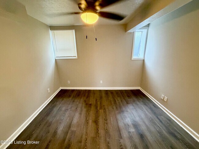 Building Photo - 510 S 15th St