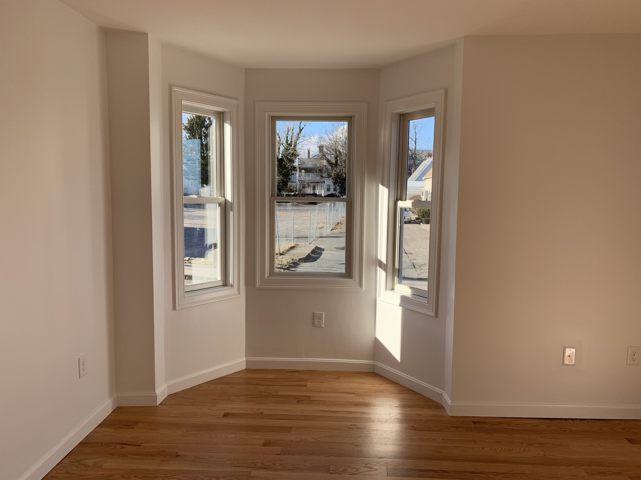 Building Photo - 17 Howland St