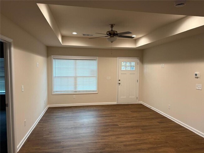 Building Photo - 635 Ben Higgins Rd