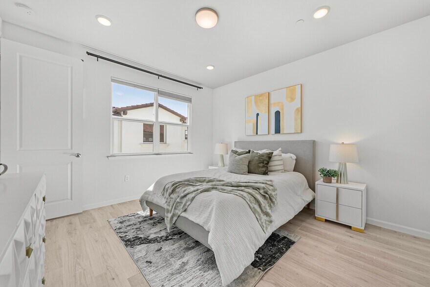 Building Photo - 382 Camarillo Ter