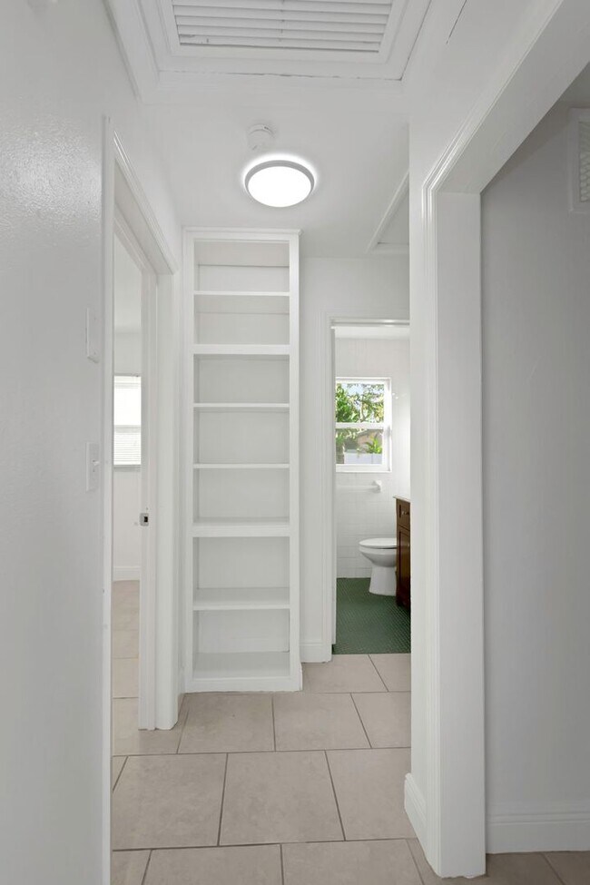 Building Photo - 5148 Tampa Bay Growth Fund 2 LLC