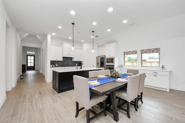 Building Photo - 210 W Netleaf Ct