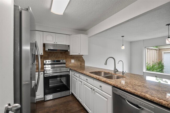 Building Photo - 2387 Crescent Park Dr