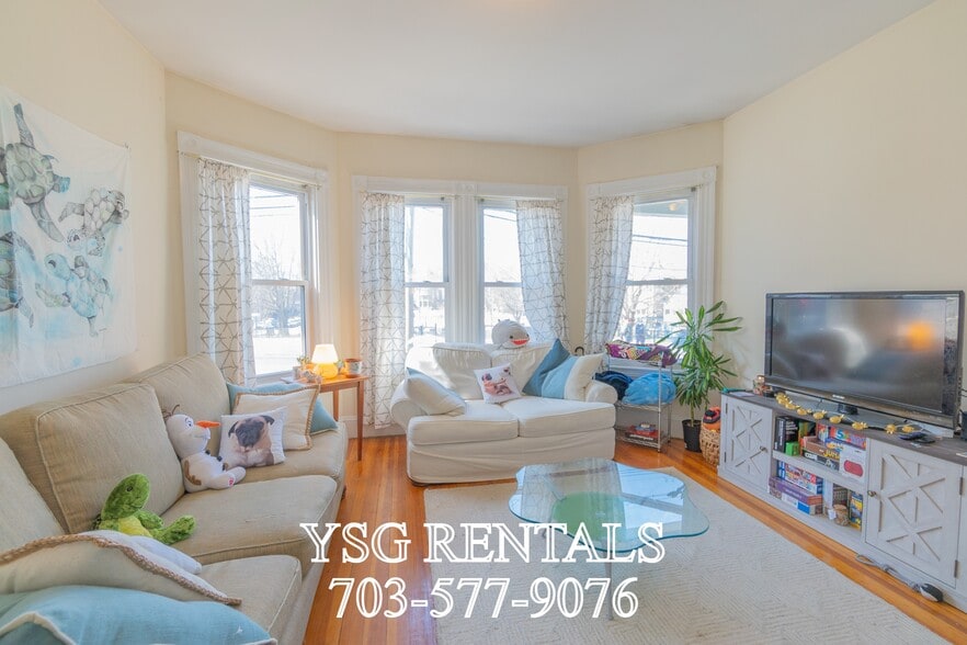 Building Photo - 102 Cypress St