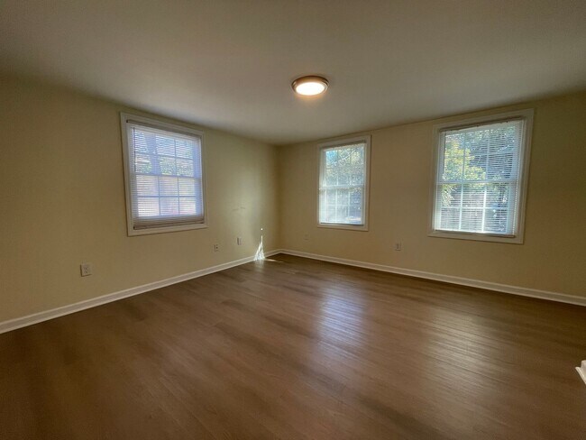 Building Photo - 203 17th St