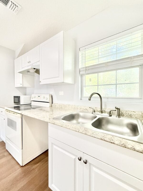 Building Photo - 425 F St