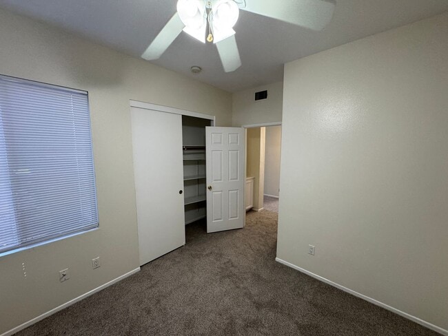 Building Photo - 4 bed 3 full bath house with 3 car garage in Corona for lease