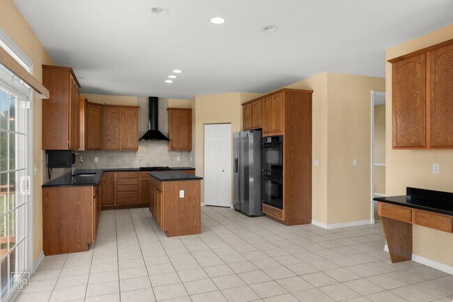 Building Photo - 920 McDole Dr