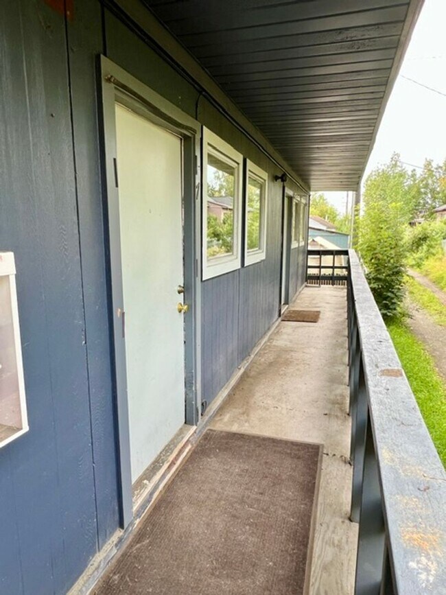 Building Photo - 2301 Roosevelt Dr