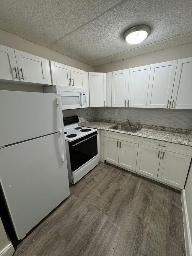 Building Photo - 2724 Vandiver Dr