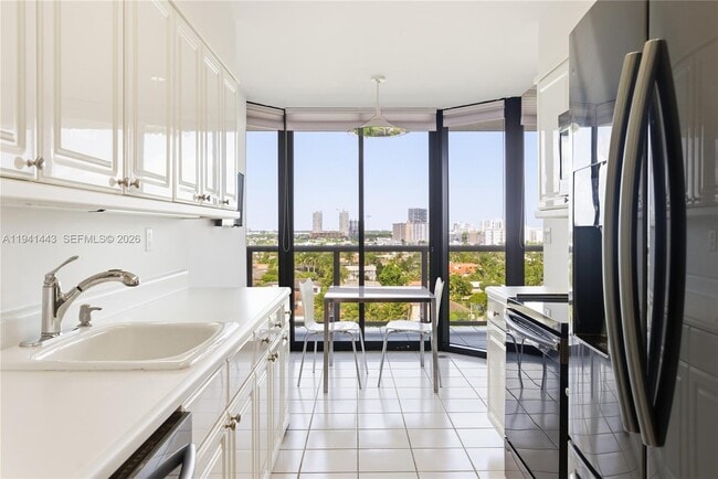 Building Photo - 3598 Yacht Club Dr