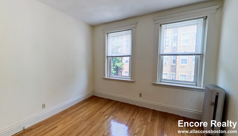 Building Photo - 107 Queensberry St