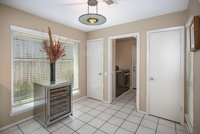Building Photo - 2303 Silver Sage Dr