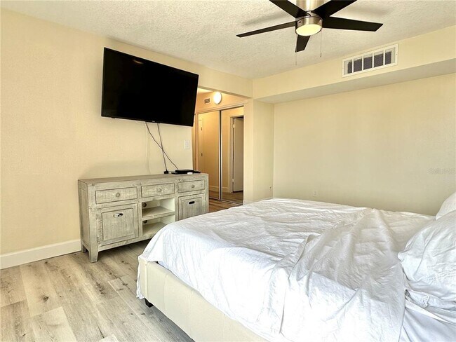 Building Photo - 855 Bayway Blvd