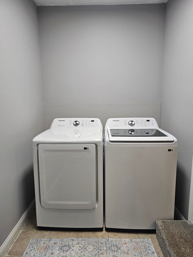 Building Photo - Family Friendly Home With Pool In Greensburg, IN