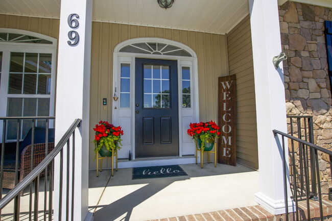Building Photo - "Beautifully Designed, spacious 2400 Sq. F...