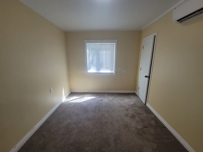 Building Photo - Spacious 3-Bed, 2-Bath Home with Fenced Ya...