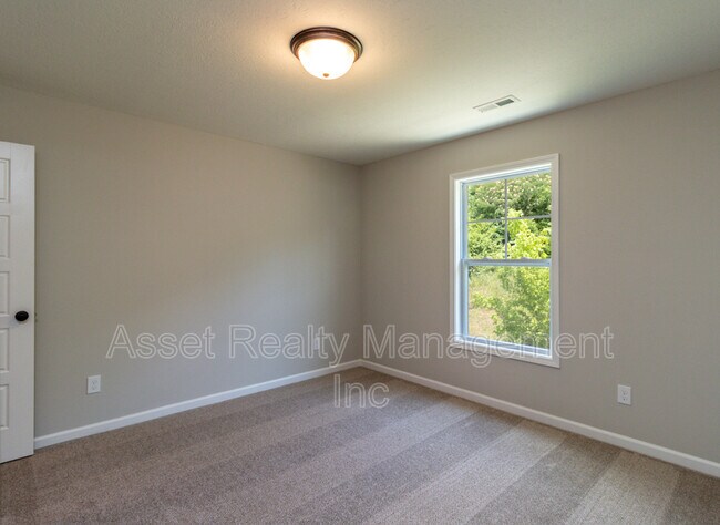 Building Photo - 628 Drakewood Rd