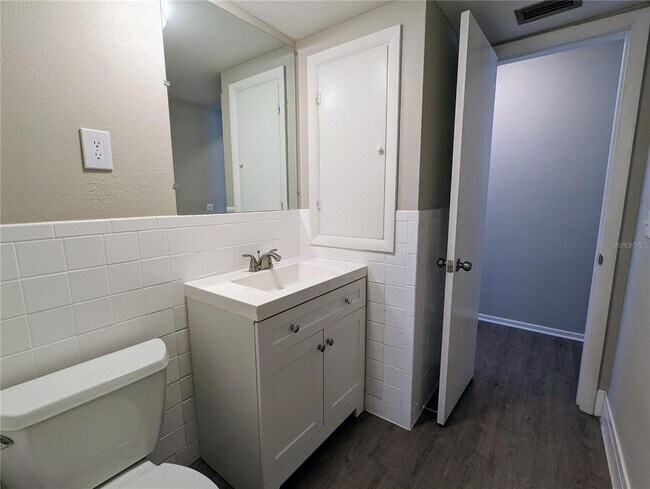 Building Photo - 2201 24th Ave W